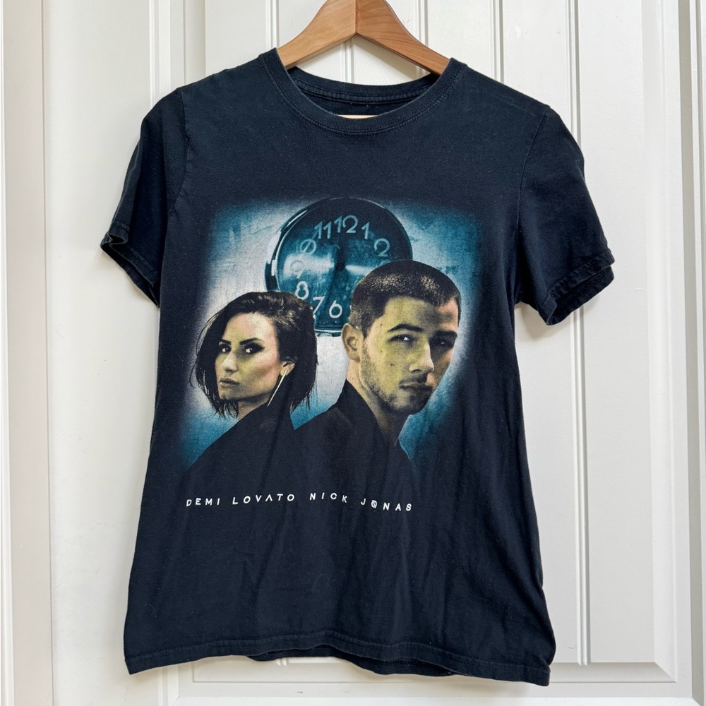 Demi Lovato Nick Jonas Future Now 2016 Concert T-Shirt. Size M